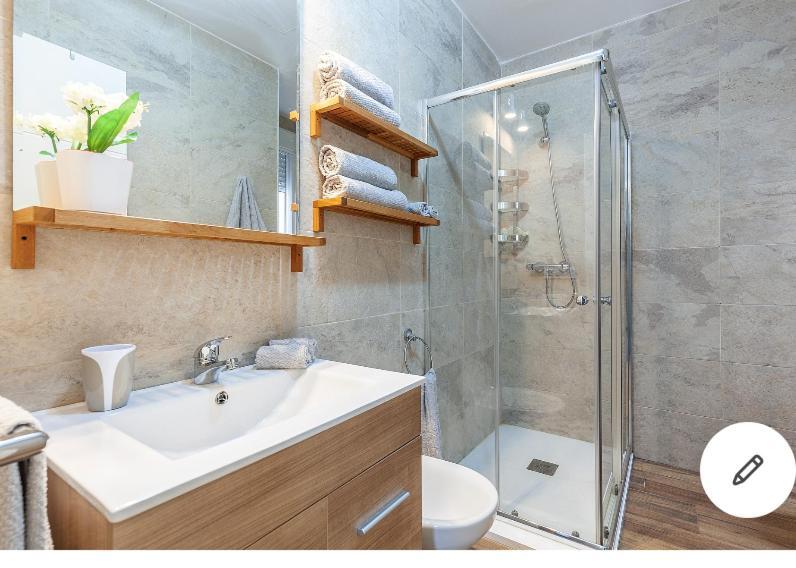 Violeta Apartment With Cozy Balcony Sevilla Zewnętrze zdjęcie
