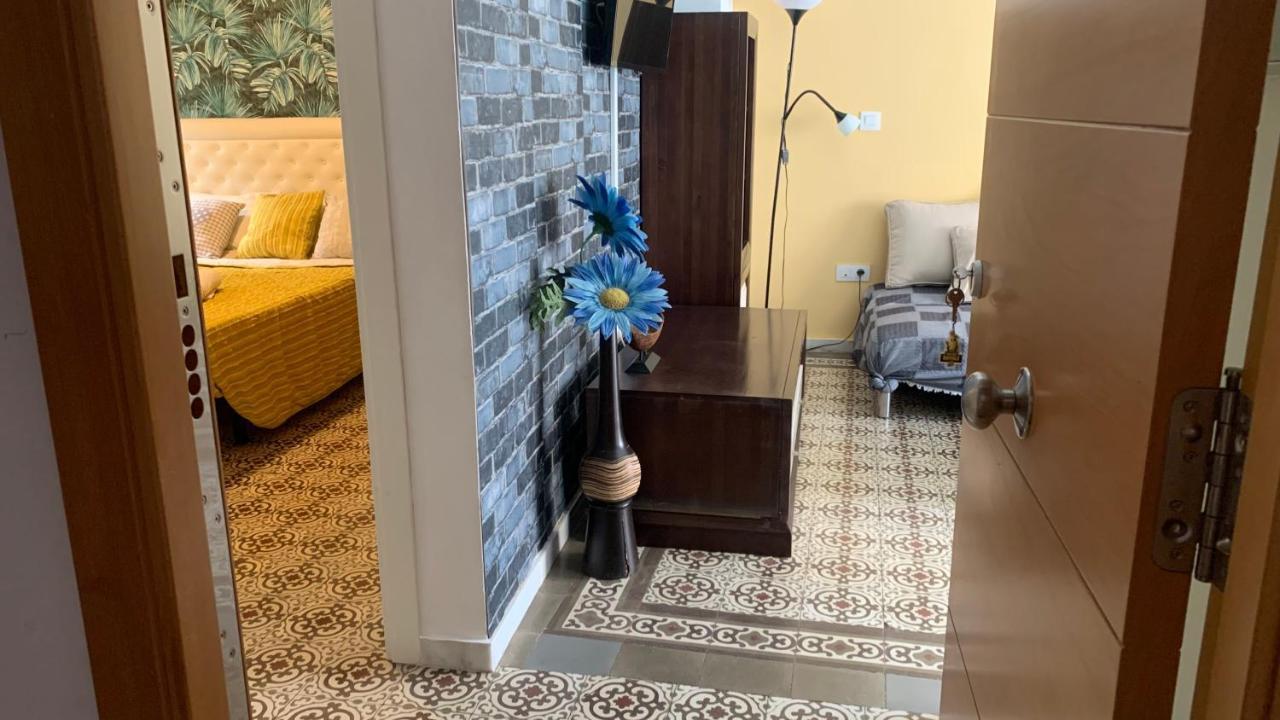 Violeta Apartment With Cozy Balcony Sevilla Zewnętrze zdjęcie