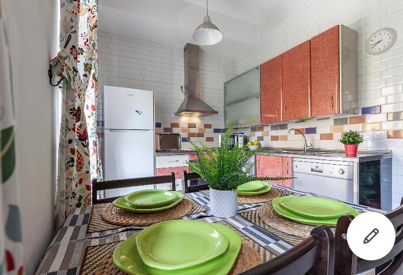 Violeta Apartment With Cozy Balcony Sevilla Zewnętrze zdjęcie